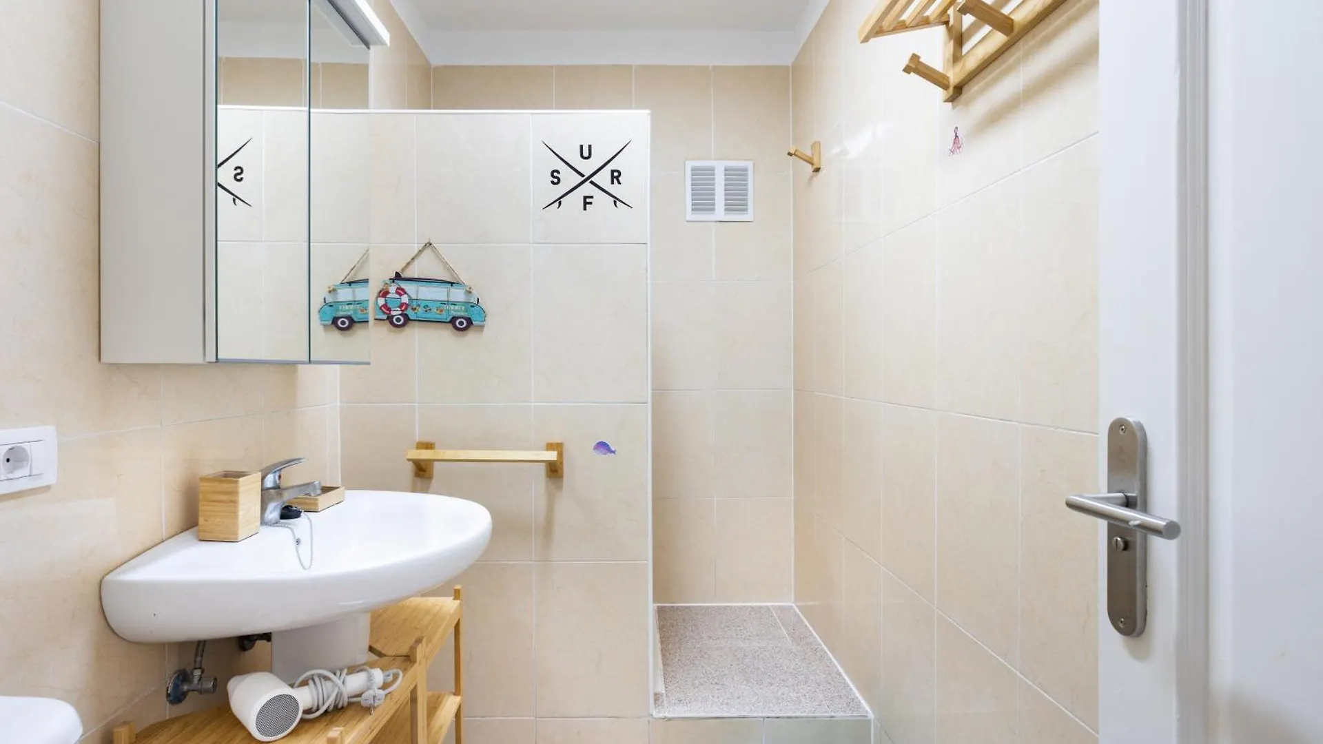 Home2Book Surf Vibes Apt Las Americas, Pool Playa de las Americas  0*, Playa de las Americas (Tenerife) Spanien